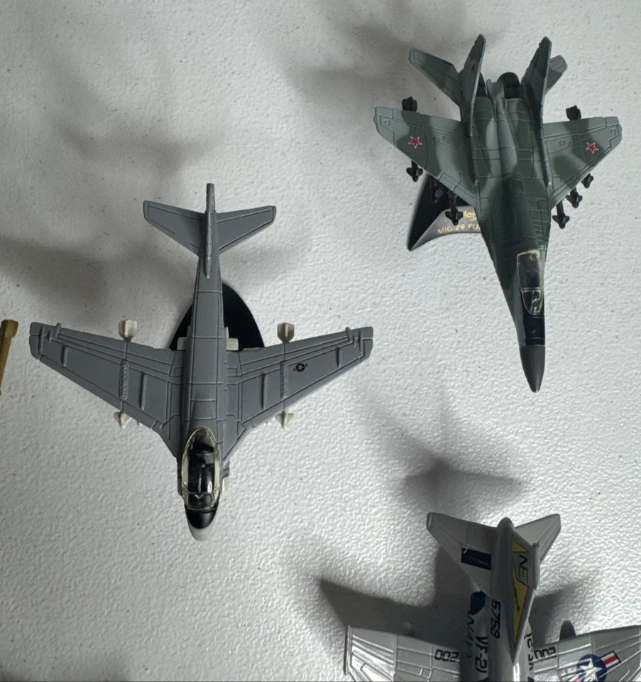 Lote de 7 - MAISTO + aviones de combate militares sin marca modelo de aviones Foto 3 de 4