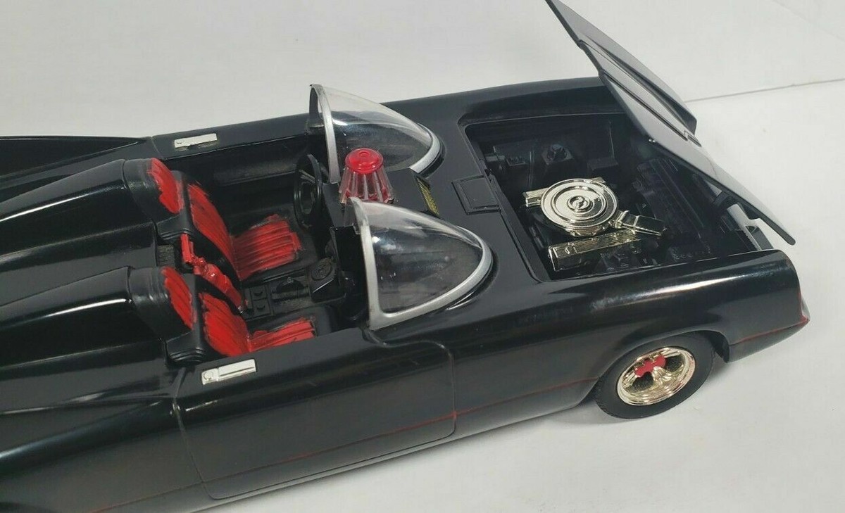 Johnny Lightning Batmobile 1:24 スケール Amazon.com: Johnny Lightning DC Comic Book 1960's Diecast 1