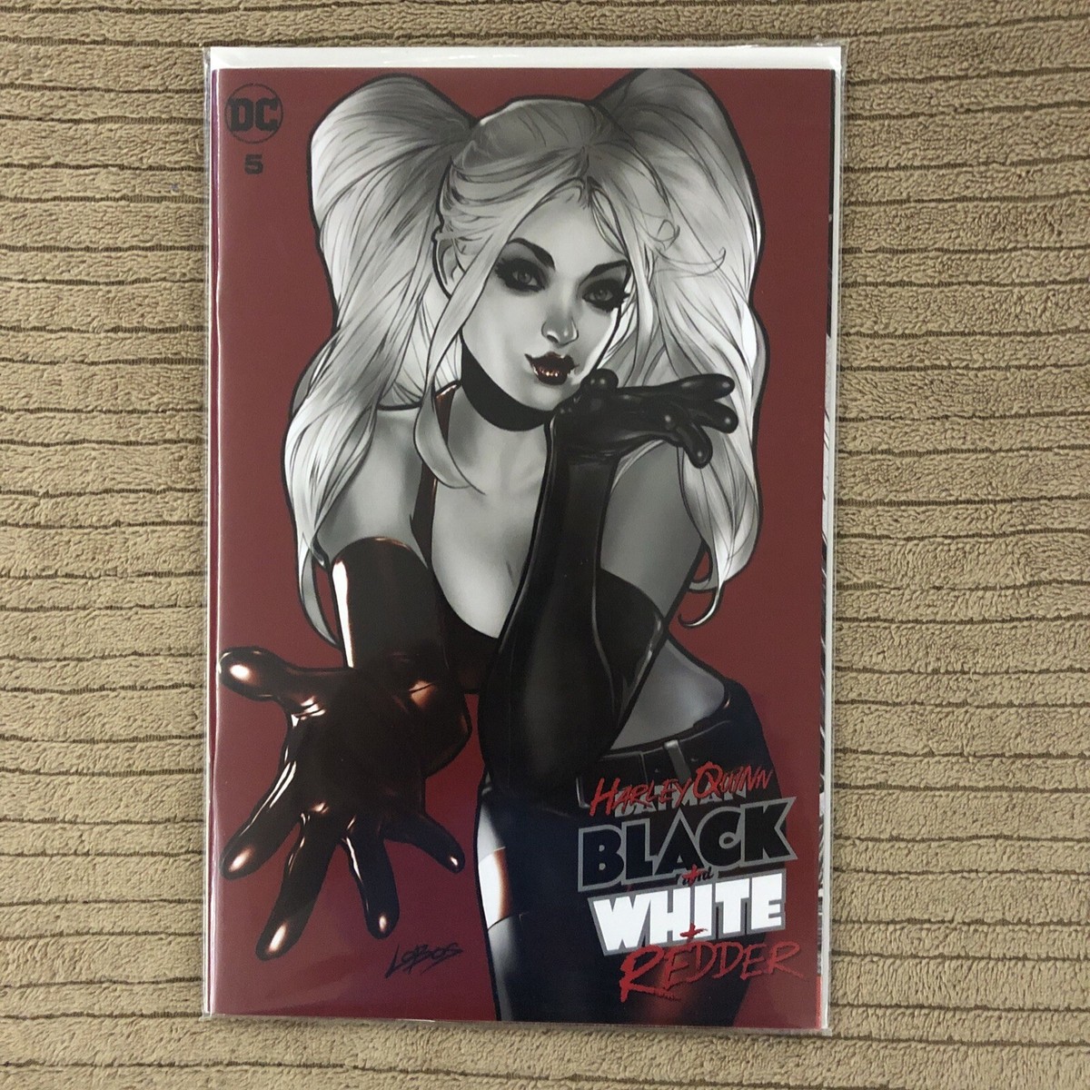 harley quinn black dress WHITE REDDER 5 LOBOS Trade Variant Featuring a black and LOOKBOOK C24.6 Anne Hathaway in Givenchy Size:dropshipping_ XL