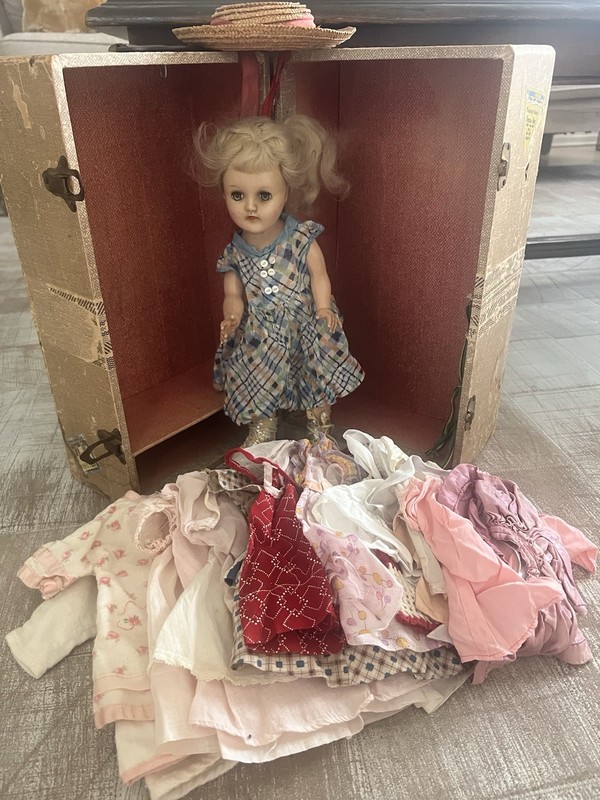 Vintage 1950s Ideal Doll P-90 Tall Wardrobe Steamer Case & Lot Clothes Dresses