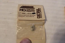HO Scale Detail Associates, Pack of 2, Oscillating Dual Headlight Pyle #LT1009