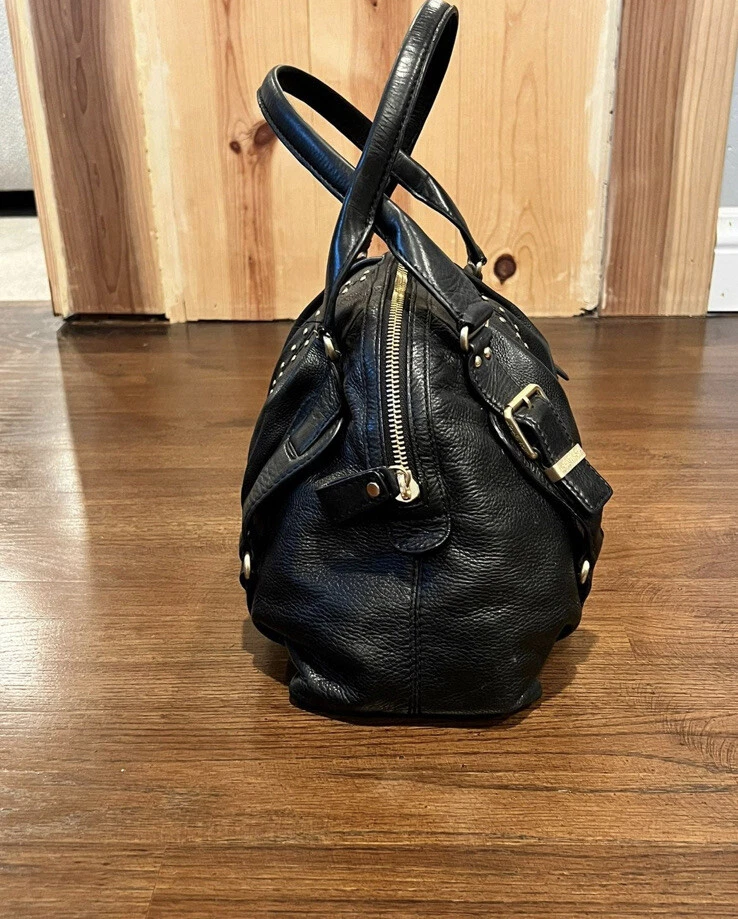 Cartera Bedford Michael Kors de cuero negra con tachuelas Foto 4 de 4