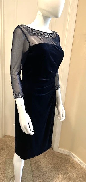 Vestido de Fiesta Formal TAHARI Azul Marino Terciopelo Estrás Cuentas Escote Transparente Talla 4 Foto 4 de 4
