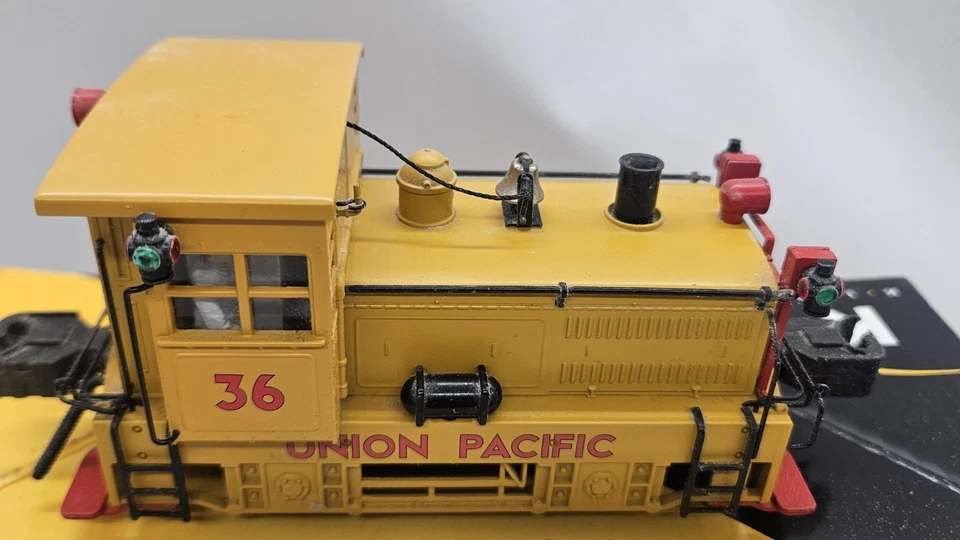 K-Line K2630-03 Union Pacific Plymouth Switcher - Image 3 of 4