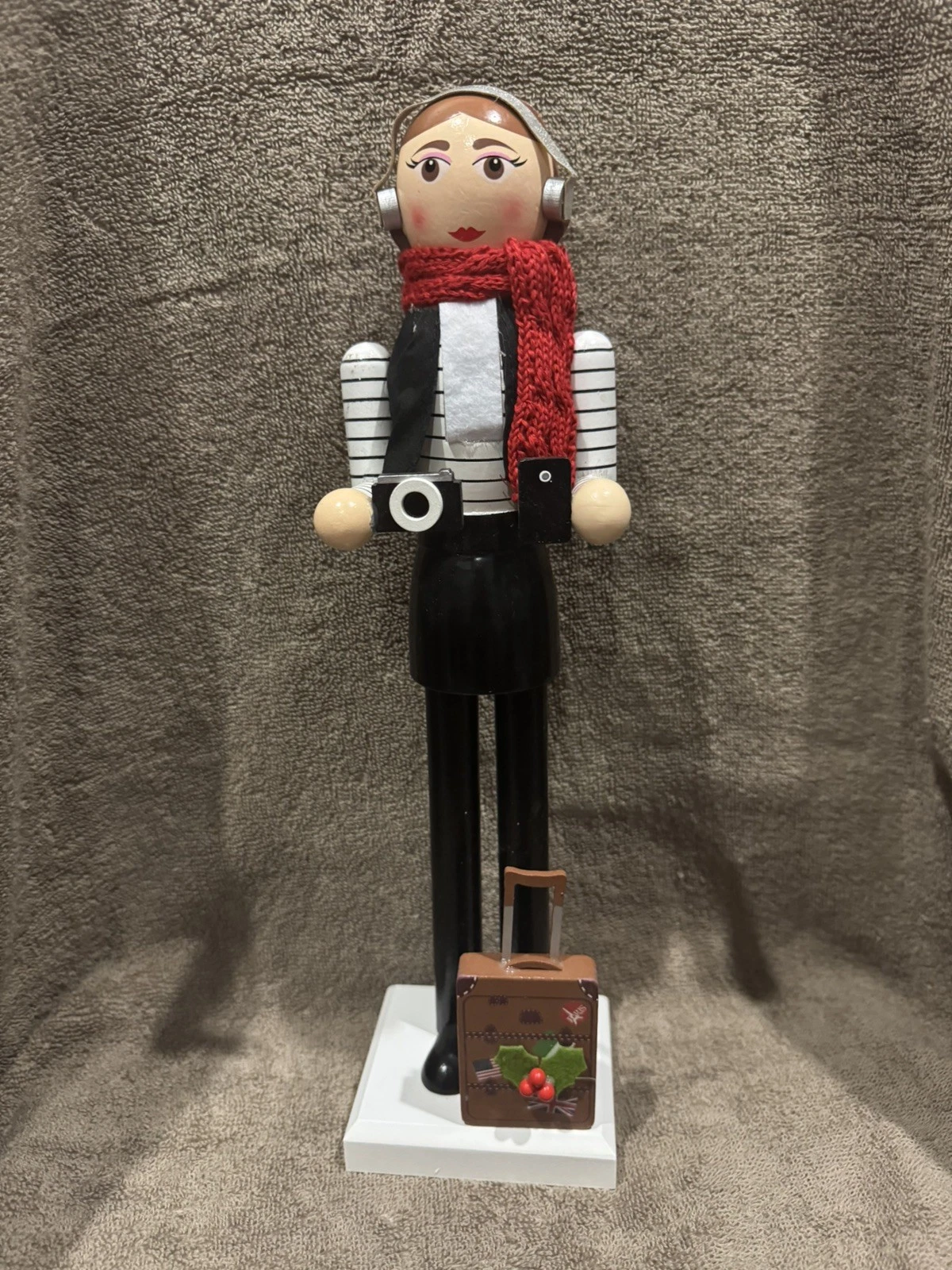 Nutcracker Travel Girl 14"
Opens in a new window or tab