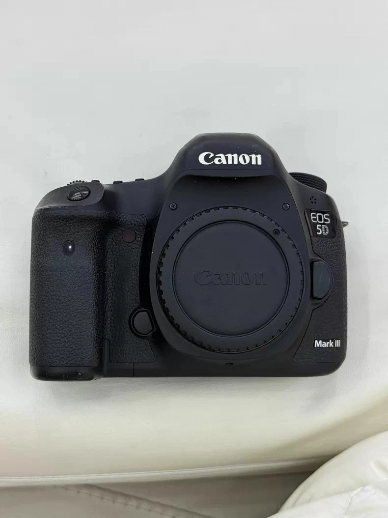CANON EOS 5D MARK III NOIR NU d’occasion – Bon état