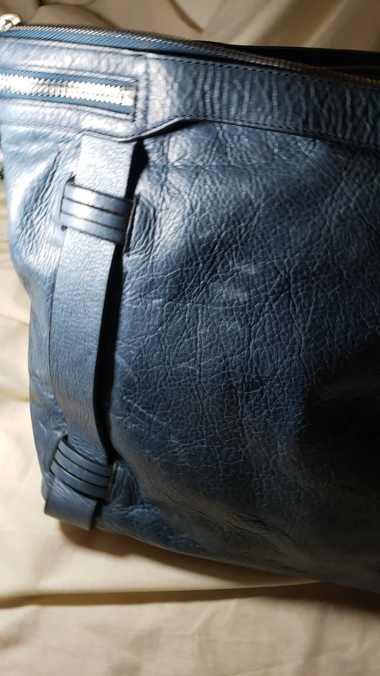 Bolso de hombro She + Lo de cuero azul Hobo Satchel - Venta de muestra nuevo con defecto Foto 2 de 4