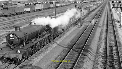 Eisenbahn Foto - Abwärts Güter vorbei an Moreton Cutting Yard östlich von Did um 1958