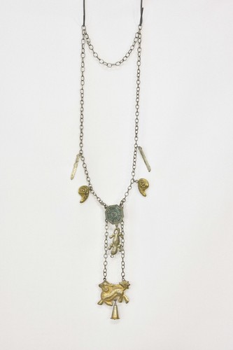 Antiguo collar colgante amuleto candado de metal dorado y plateado chino - Imagen 3 de 6