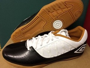 umbro astro trainers