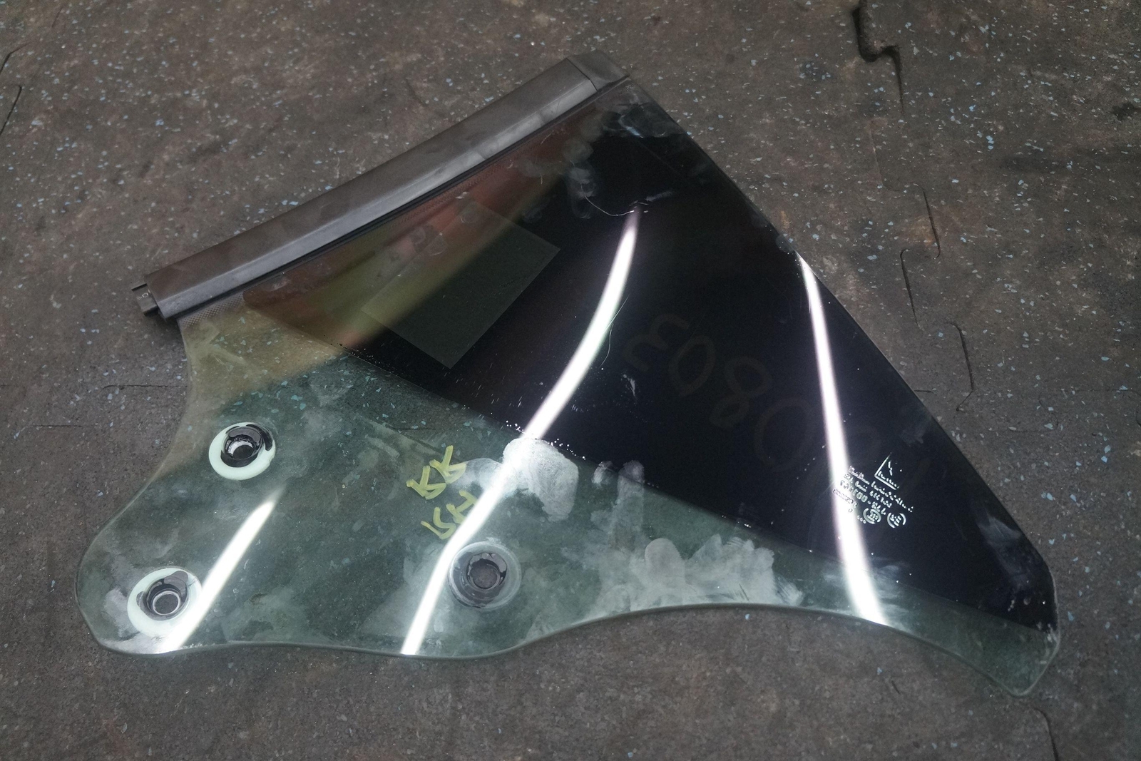 Rear Right Quarter Panel Window Glass 69845300 OEM Ferrari California 2010