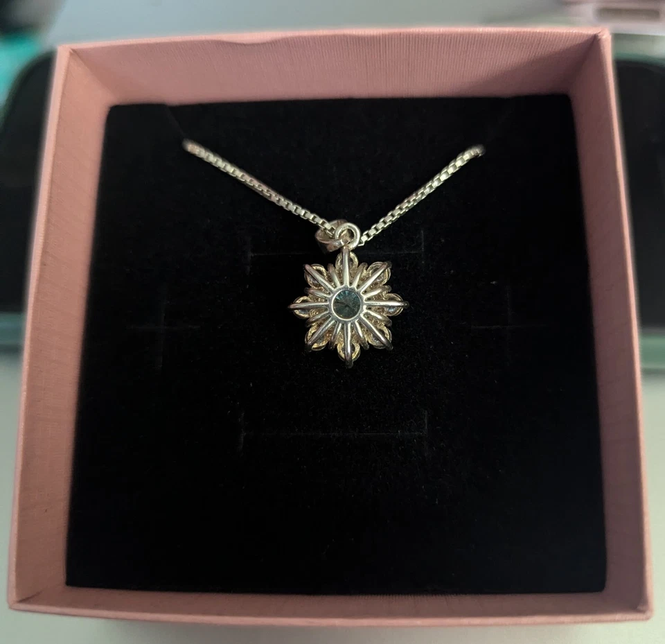 Collar de plata de ley con topacio y moissanita Foto 3 de 4