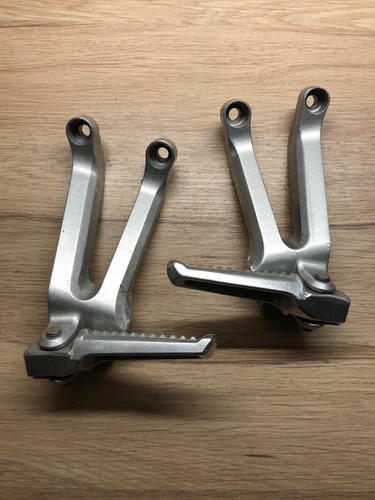 HONDA RC51 RVT1000R OEM PASSENGER FOOTPEG RC-51 RVT 1000 FOOT PEG