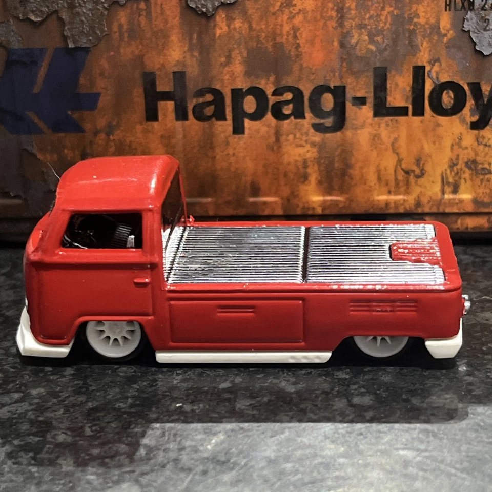 Hot Wheels VW T2 Pick up Custom con ruedas de pilotos reales Foto 4 de 4