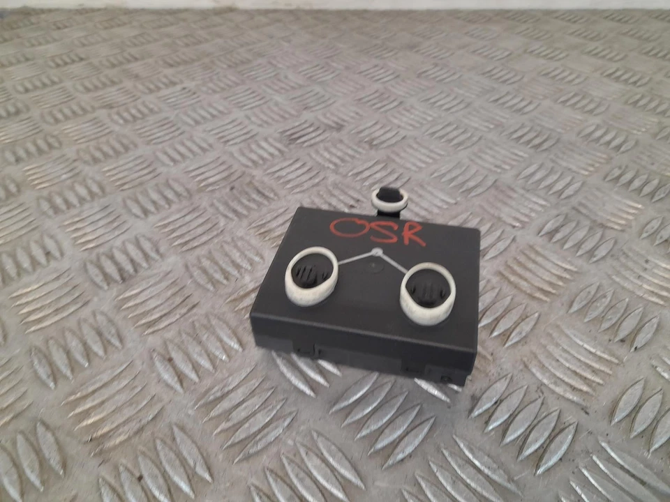 Skoda Superb Rear Right Driver Side Door Ecu 2008-2015 Mk2 3T 7N0959794 - Image 3 of 4