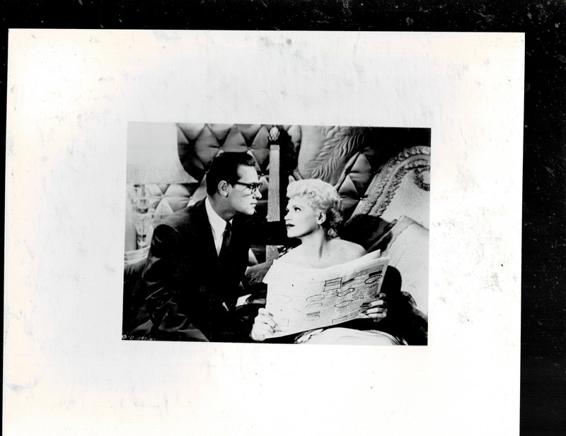 SUPER RARE!! 8X10 1950s ORIGINAL JUDY HOLIDAY & BILLHOLDEN MOVIE SCENE PHOTO!!
