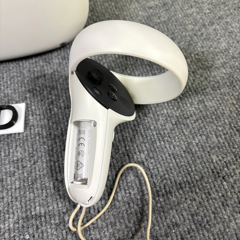 Oculus Meta Quest 2 All-in-One VR Gaming Headset White 64GB 2 Controllers Tested - Image 3 of 4
