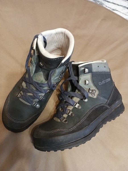 Men Lowa Boots Black Nubuck 39.5