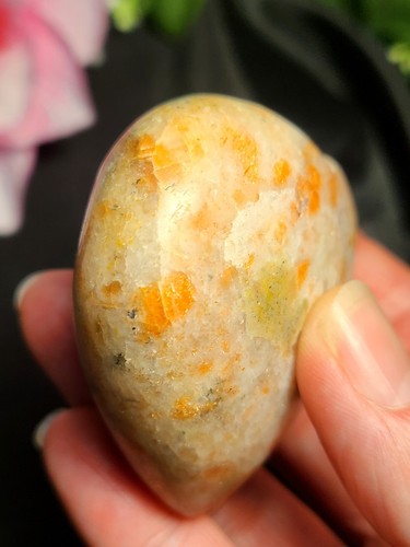 2.4" 125g Gemmy Orange Sunstone Puffy Heart Palm Stone Crystal Stone Carving - Picture 22 of 22