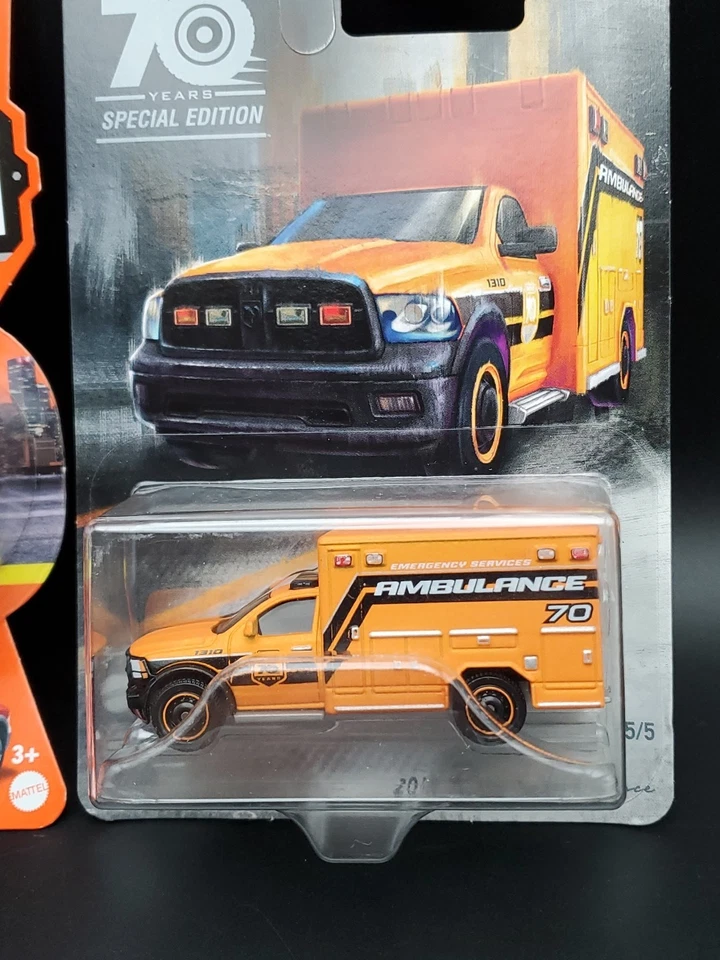 Lote de 2 ambulancia Ram Matchbox 2023 piezas móviles 26/54 2019 rojo y naranja Foto 4 de 4
