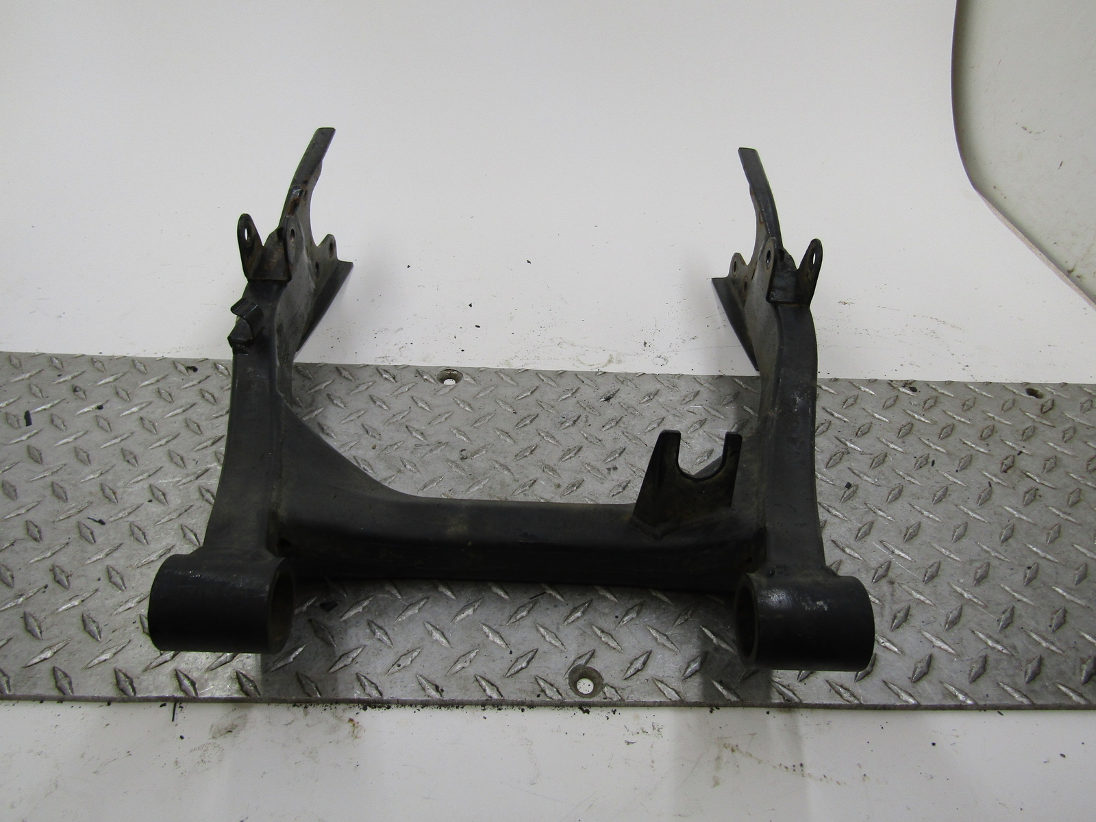 2003 SUZUKI VINSON 500 REAR SWINGARM BACK SUSPENSION SWING ARM eBay