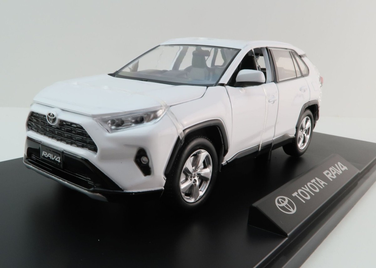 トヨタ RAV4 ミニカー ホワイト 1/24 DDA Collectibles DDA124002 - Toyota RAV4 With Lights