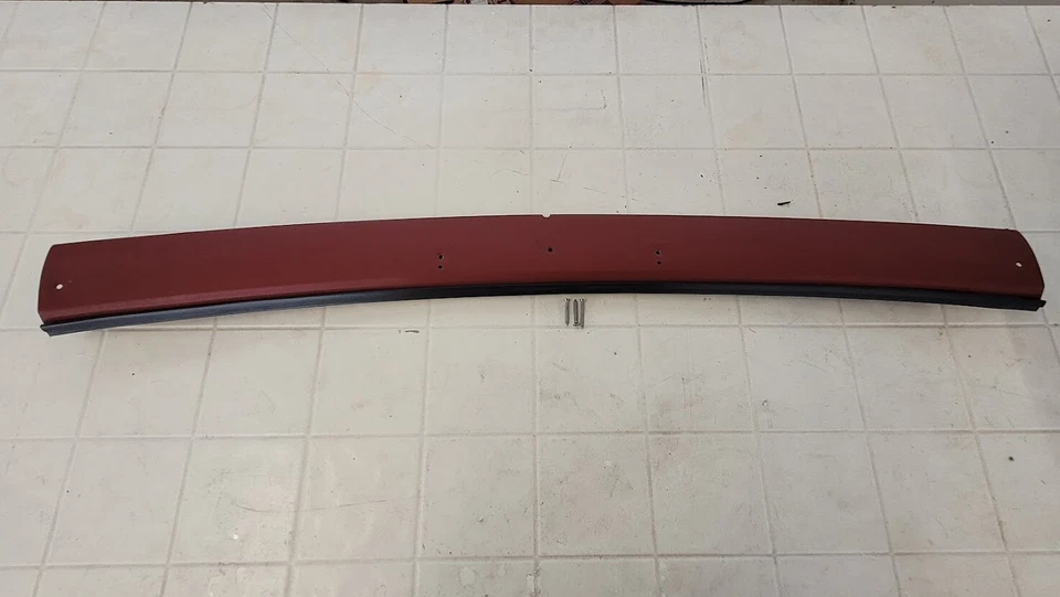 Ford Mustang 1986 parabrisas tapa central superior borgoña OEM pieza de repuesto Foto 2 de 3