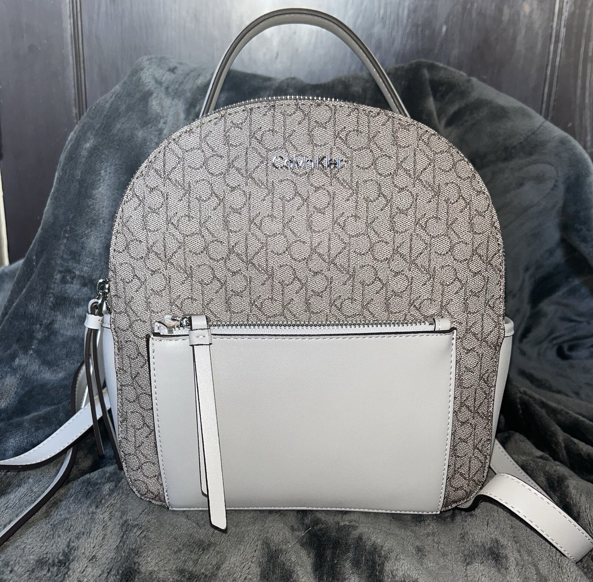 Calvin Klein Front Side Pockets Zip Backpack CK Logo Ivory/Beige