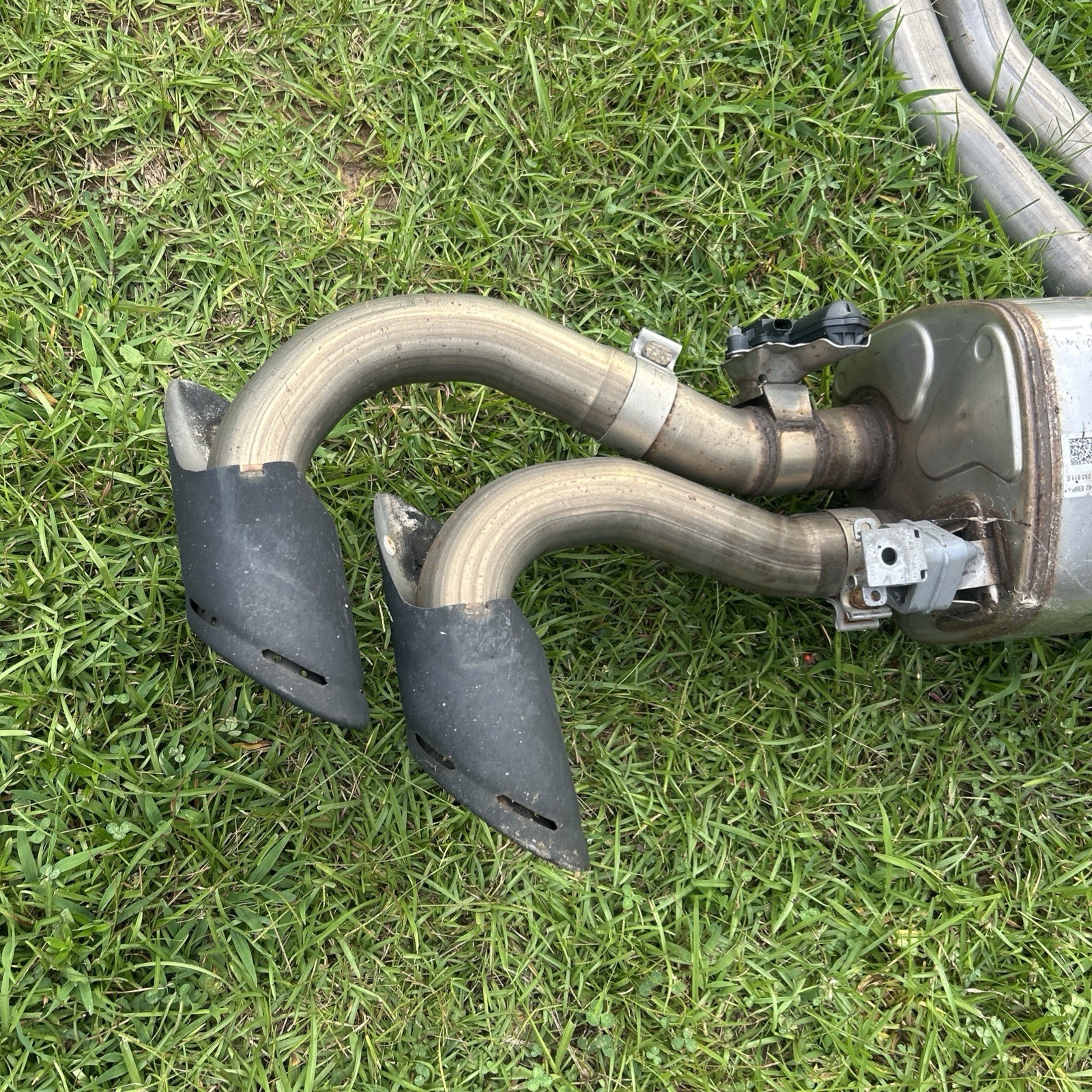 Lamborghini Urus 2019 Rear Exhaust tailpipe P/N 4M0253611E