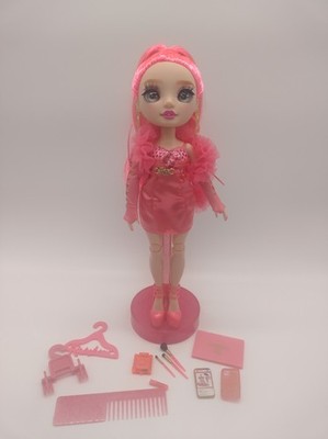 Rainbow High Priscilla Perez Deluxe Restyle Puppe komplett unbespielt