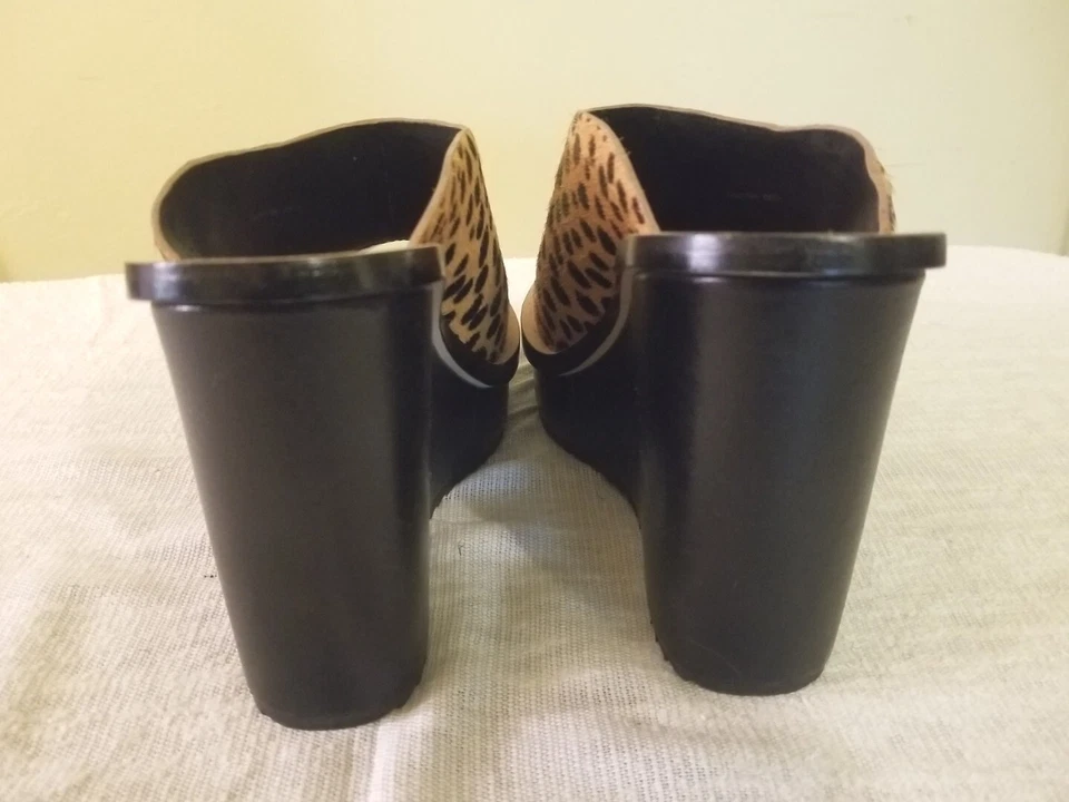 Tacón plataforma con cuña estampado animal Loeffler Randall "Ponyhair" talla 8 regular $400 Foto 4 de 4