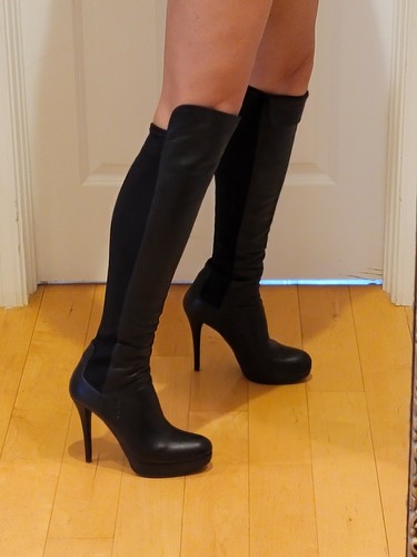 STUART WEITZMAN black leather stretch 