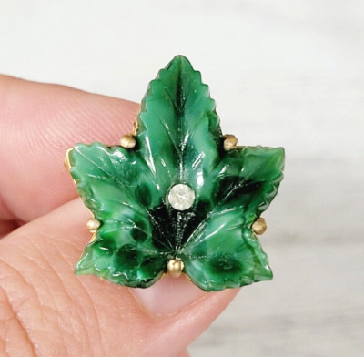 VINTAGE CINER MOLDED PEKING GLASS JADE GREEN LEAF BROOCH RHINESTONE SIGNED GOLD