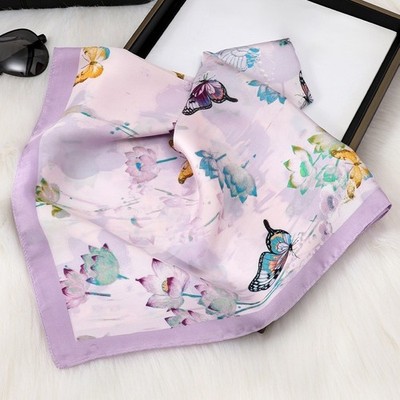 Weiches satin?hnliches Seidentuch 70x70cm mit elegantem Lotus Schmetterling Des