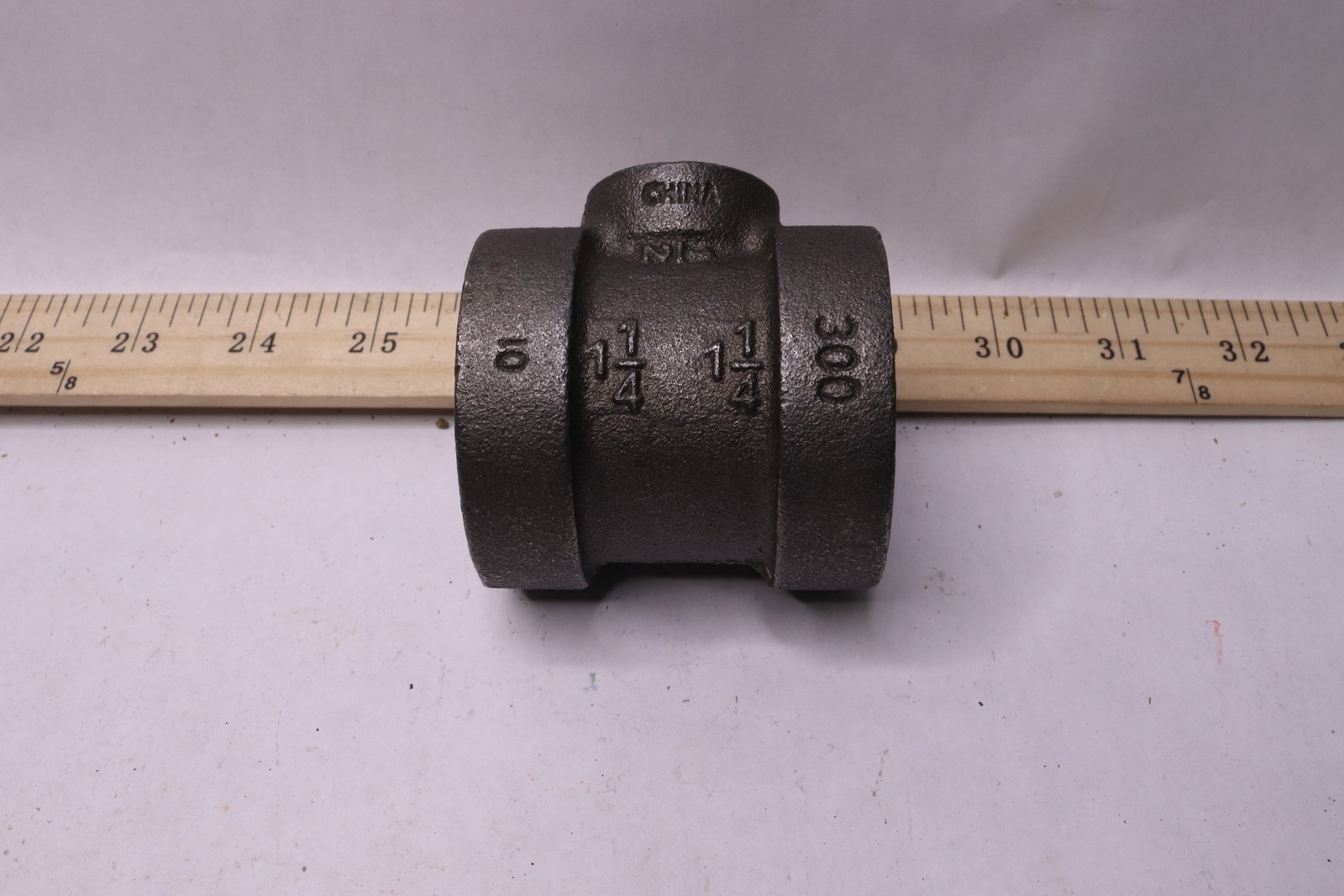 Pipe Fitting Threaded Reducing Tee Malleable Iron Black 300# 1-1/4 x 1/2 LOT