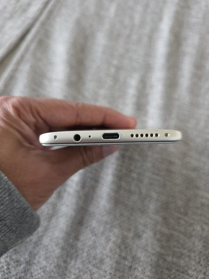 OnePlus 3T 64GB A3003 Dual-SIM Factory Unlocked / Simfree (Soft Gold) - Image 3 of 4