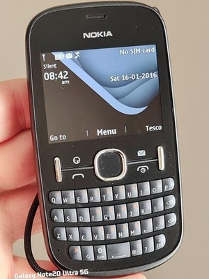 Nokia Asha 201 (Tesco Network) 3G Handy Top Zustand mit Ladegerät