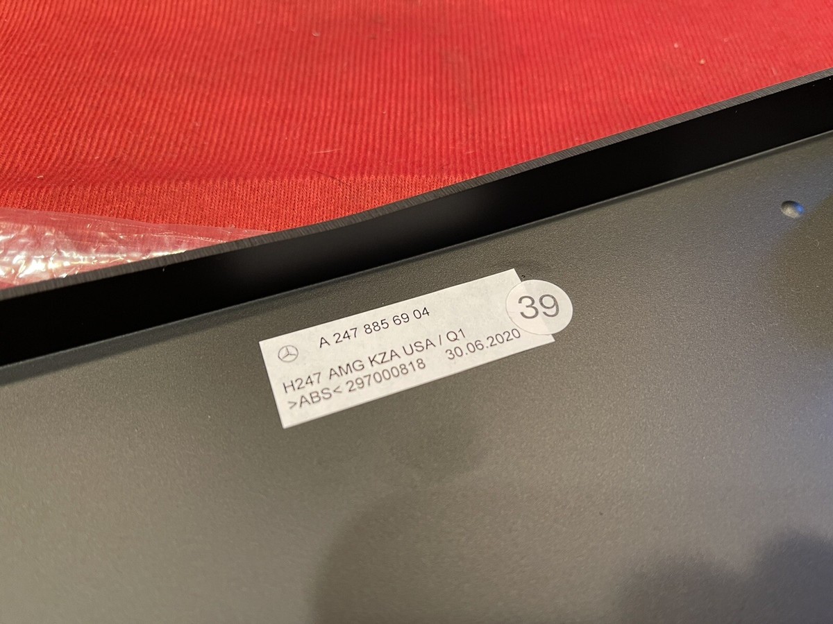 NEW GENUINE MERCEDES BENZ FRONT LICENSE PLATE HOLDER GLA250 GLA43 