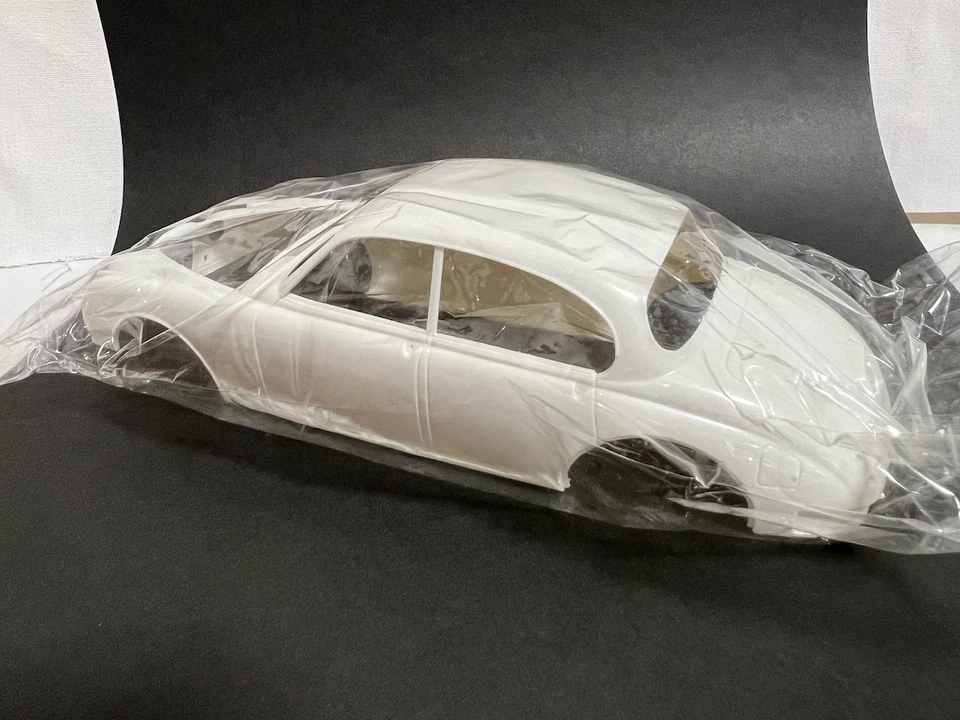 Piezas de carrocería para Tamiya 1/24 JAGUAR MKll Sedán Plástico Modelo Kit - Imagen 3 de 3