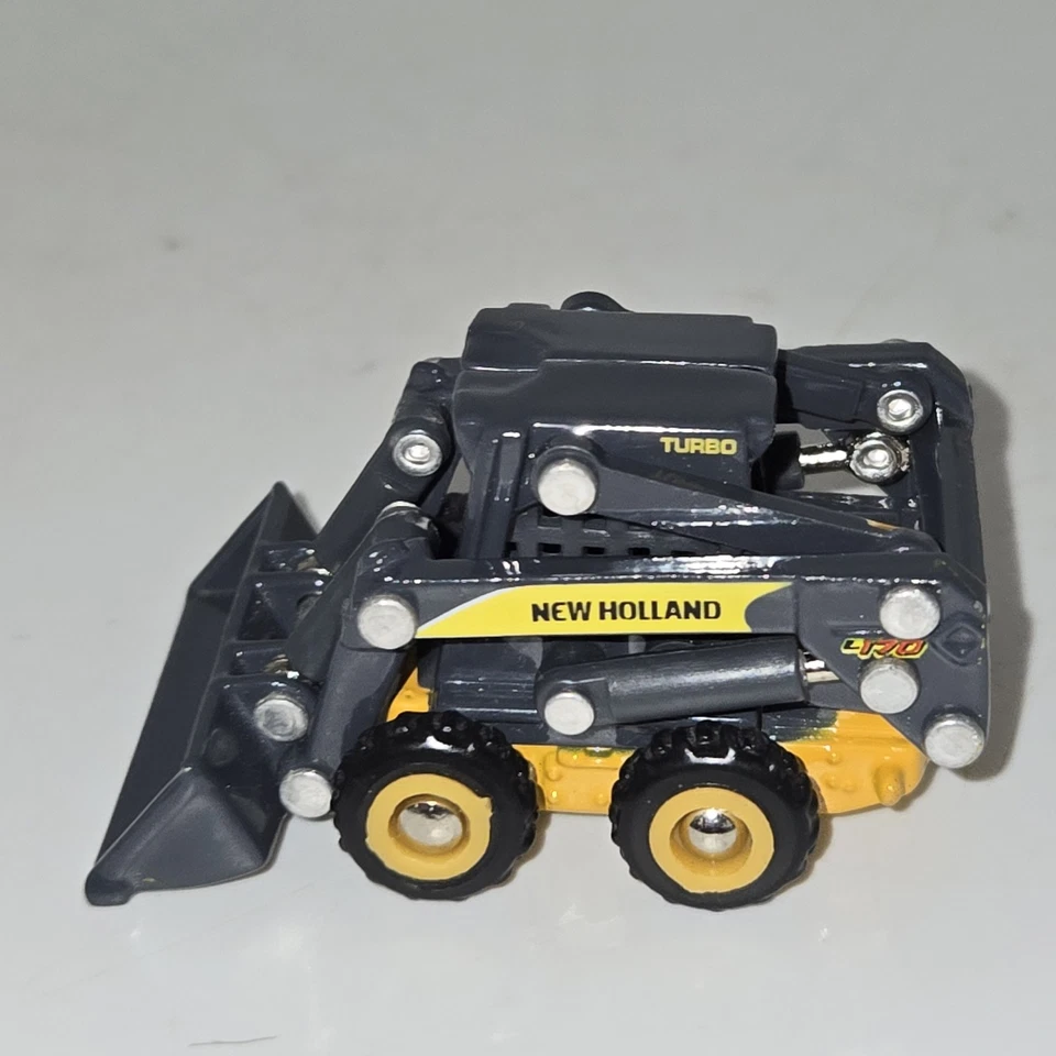 ERTL 1/64 New Holland L170 Skid Steer Loader Diecast Equipment Farm Toy - Image 4 of 4