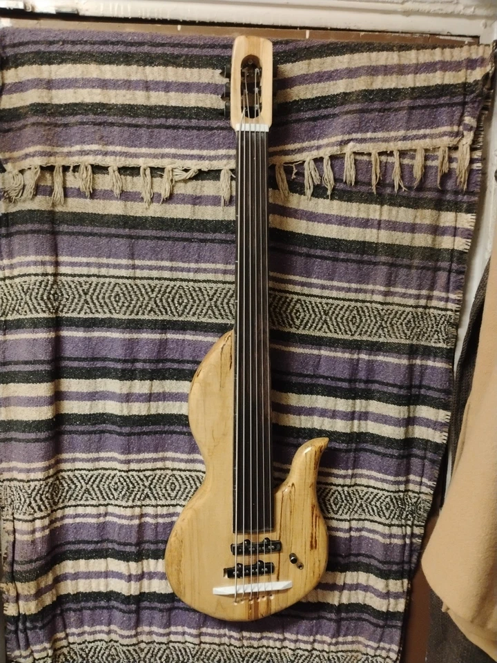 Baixo sem trastes destro 6 cordas lobo de bordo nativo wishbass escala 34" - Imagem 2 de 4