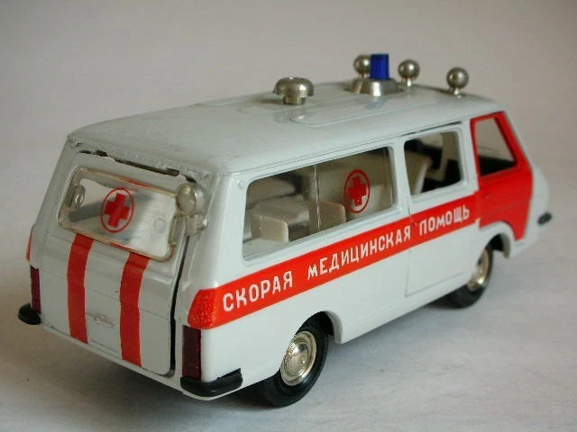 RAF M22031 ambulance die-cast model, 1/43 scale, made in the former USSR, - Image 3 of 3