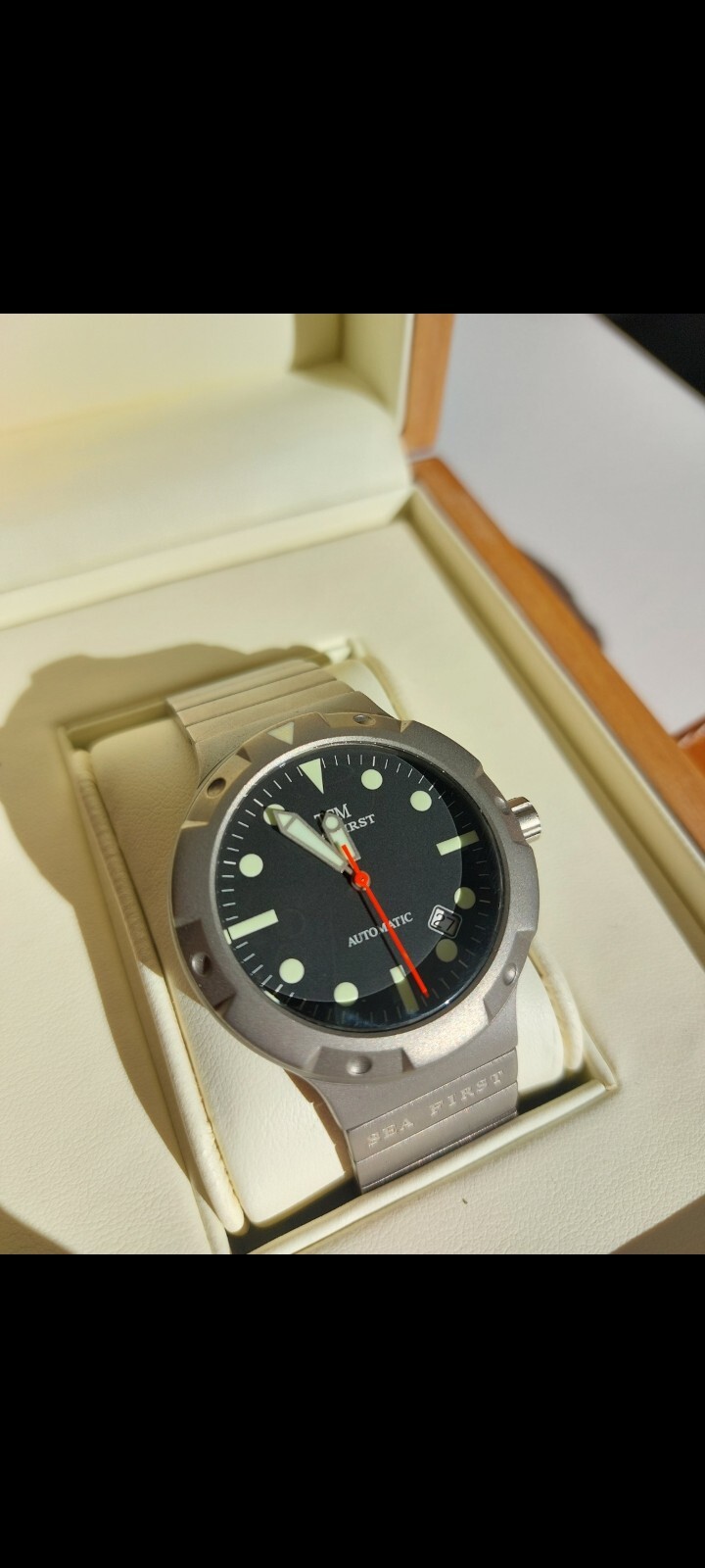 Foto 1 di 9