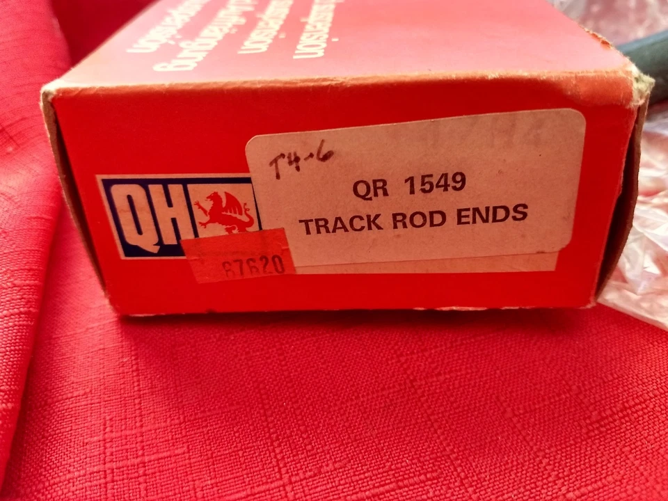 Nuevo de Lote Antiguo Quinton Hazell Track Tie Rod End QR1549RH Triumph TR250 TR6 Foto 2 de 3