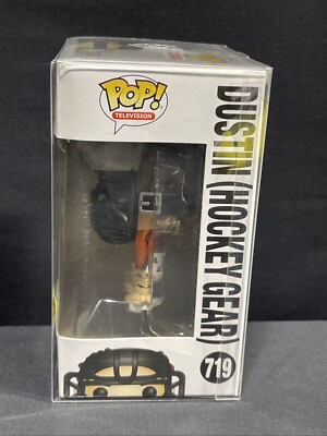 DUSTIN STRANGER THINGS FUNKO POP HOCKEY GEAR HOT TOPIC EXCLUSIVE