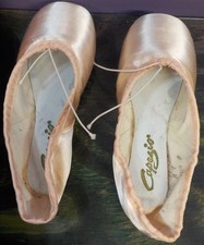 Capezio USA Pointe Shoes Only for Arts and Crafts Size 4W Ballet