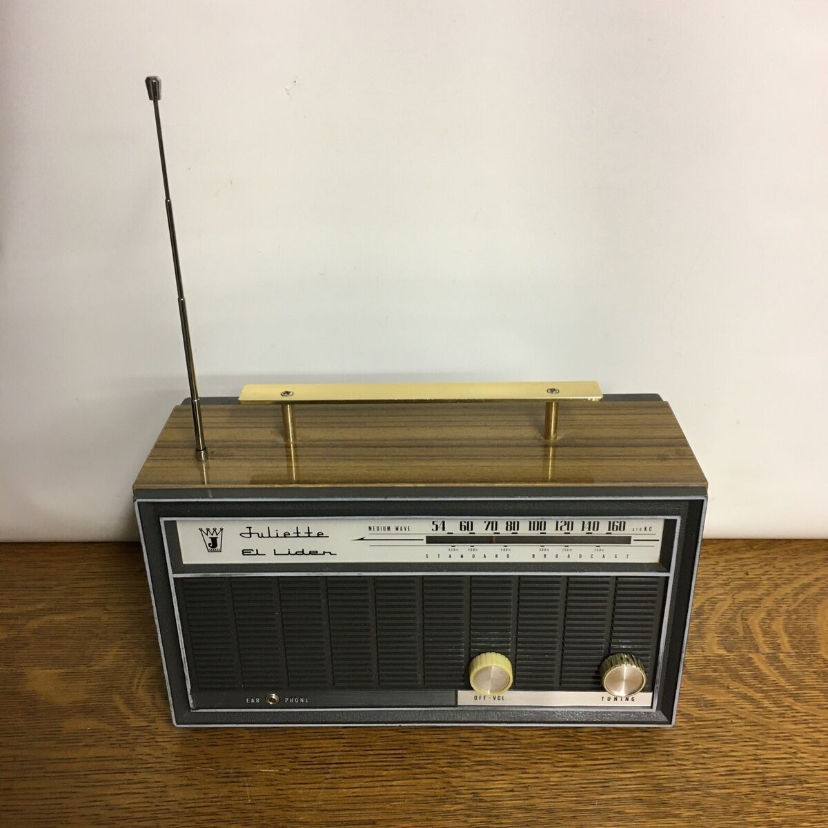 Juliette El Liden Radio Medium Wave AC/DC Model: A-615 Solid Juliette El Liden Radio Medium Wave AC/DC Model: A-615 Solid