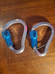 Yoke Alluminum Alloy Auto Lock Carabiner New