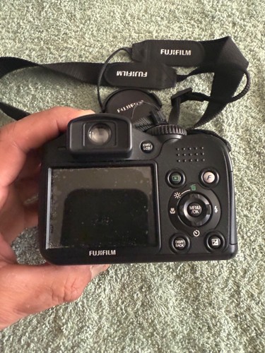 Fujifilm FinePix S700 Digital camera 7.1 MP & 10 X Zoom Color Black - Picture 5 of 9