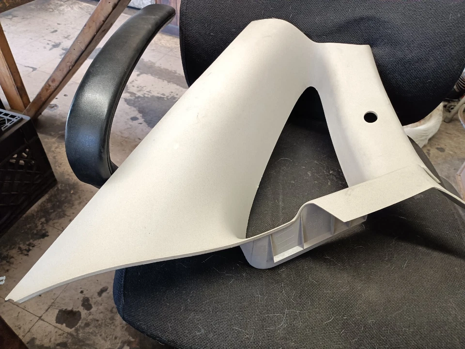 Cubierta moldeada trasera lado conductor izquierdo L 200 sedán panel cuarto L usada OEM Foto 3 de 4